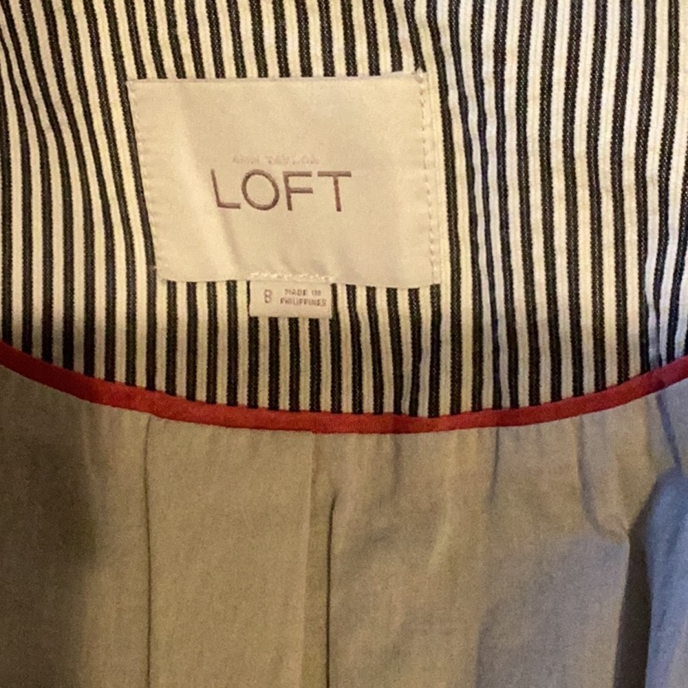LOFT Seersucker Skirt Suit, blazer size 8, skirt size 6. - Picture 3 of 7